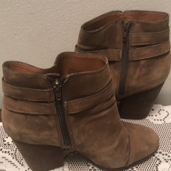 Lucky Brand Laureen Ankle Boots Sz 10 M 4 Inch Block Heels - Picture 2 of 9